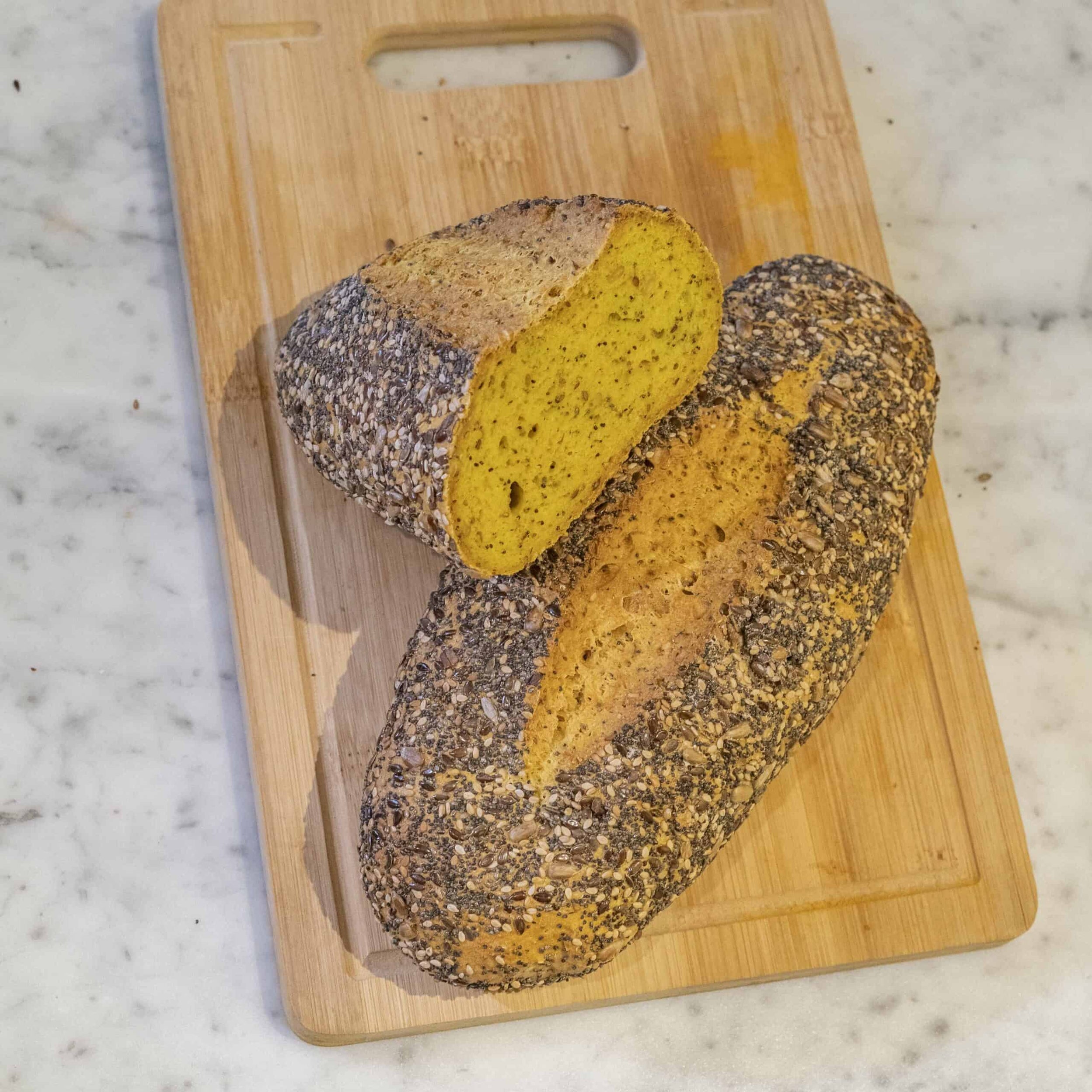 Pan de cúrcuma y pimienta negra 4 ok