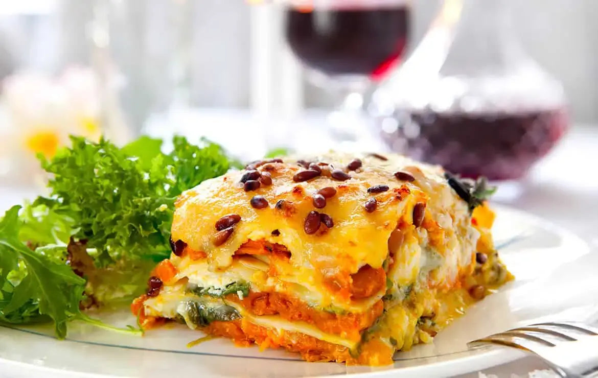 Lasaña al horno con verduras y piñones